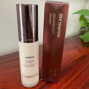 Hourglass Ambient Soft Glow Foundation